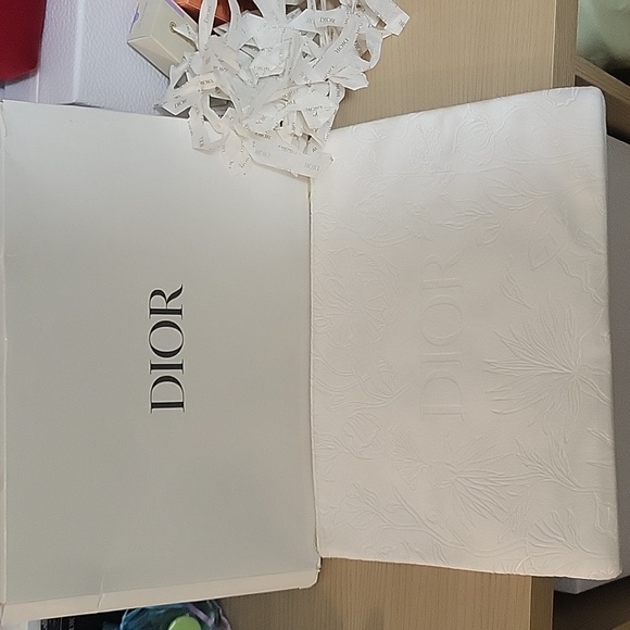 Dior White Floral Pouch Beauté - Picture 3 of 7